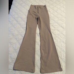 TNA Women's Flared Active Pants in Taupe